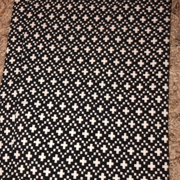 Cross Spandex Pants - Picture 2 of 5